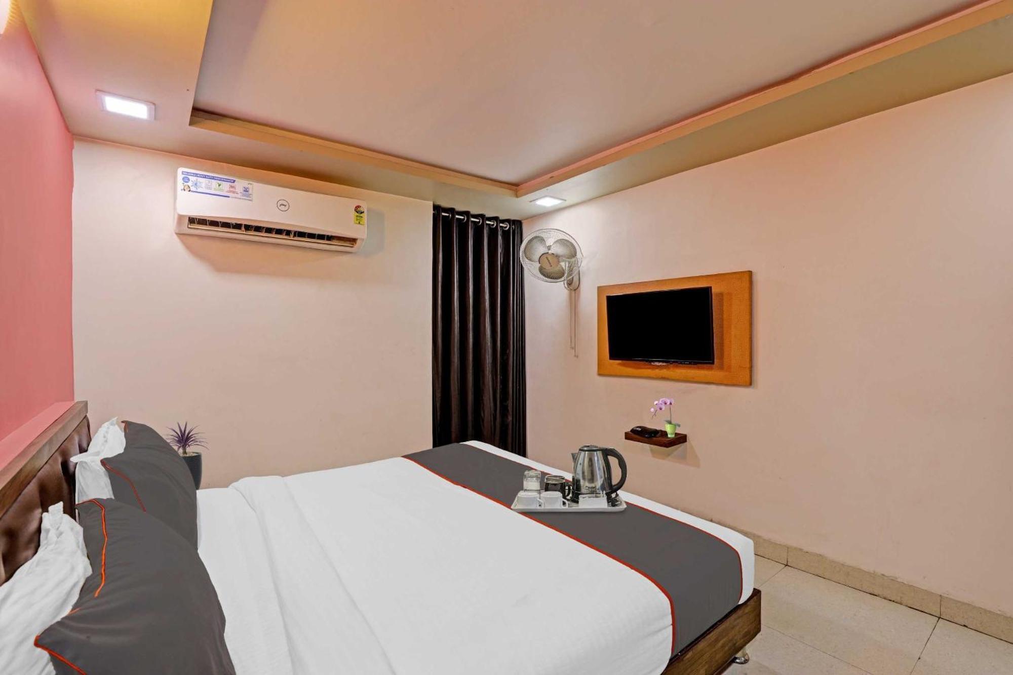 Hotel O Royal Ahmadábád Kültér fotó