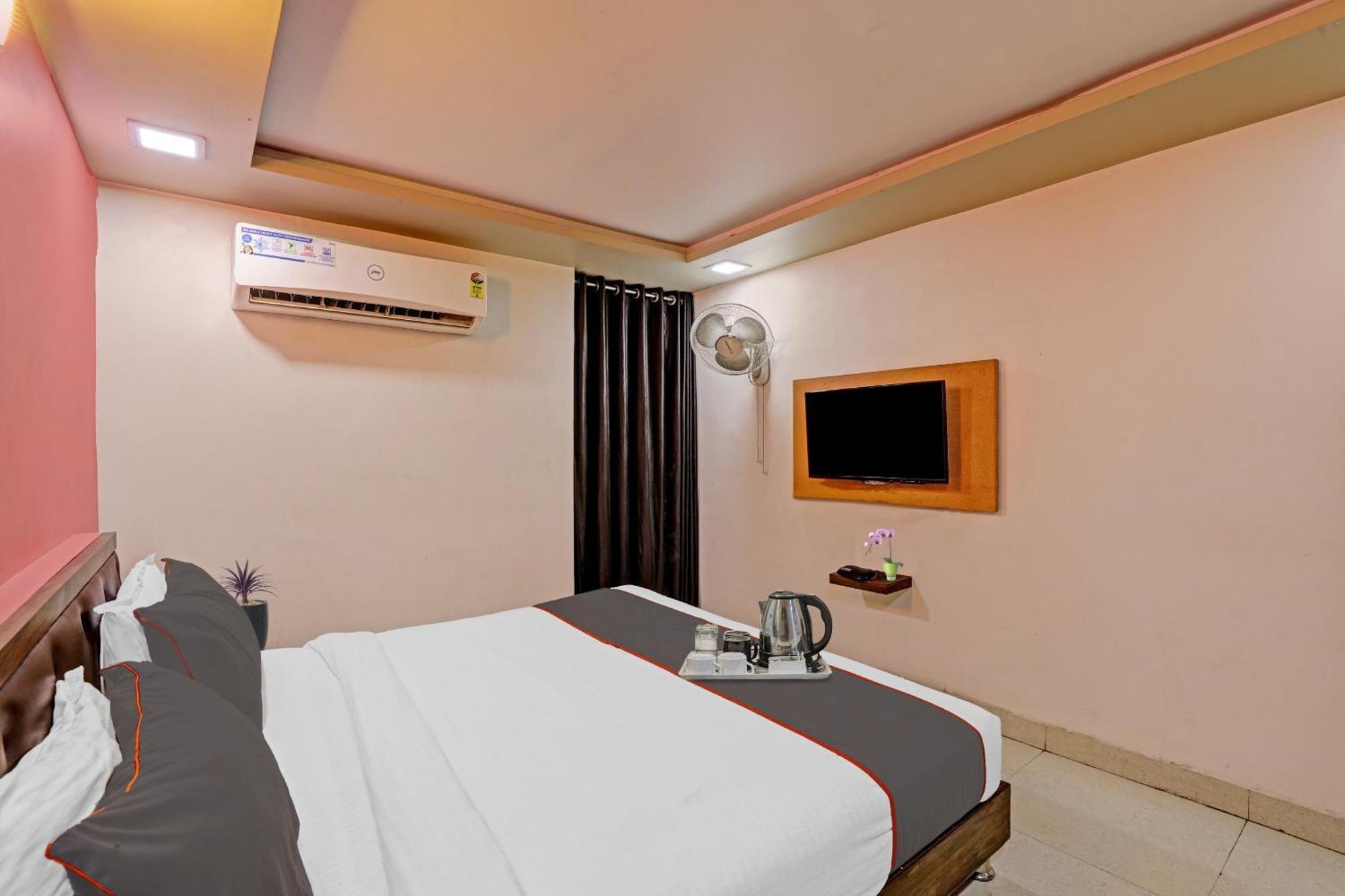 Hotel O Royal Ahmadábád Kültér fotó